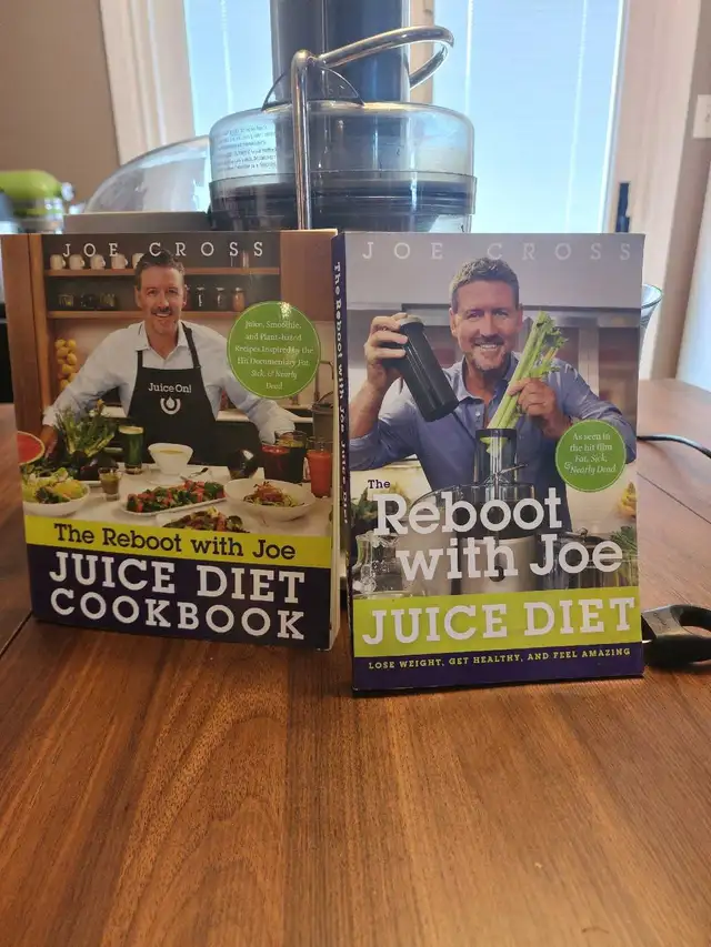 Breville Juice Fountain & 2 juicing books in Processors, Blenders & Juicers in Kitchener / Waterloo - Image 4