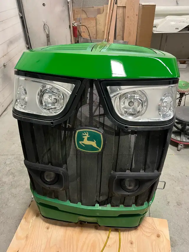 Fiberglass repairs/refinishing523046269454929926