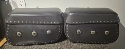 HONDA MAGNA VF750C LEATHERLYKE HARD SADDLEBAGS – MOUNTS & KEYS – $220 OBO Genuine LeatherLyke hard s...