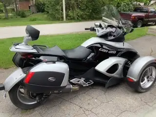 2008 Can Am Spyder Yoshimura Pipe, Saddle Bags Excellent Condition Stored Indoors Only 28,164 Kms.