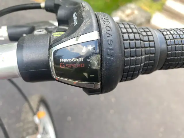 Kids mountain bike - 20 inch wheels, 6 speed excellent condition in Kids in Markham / York Region - Image 6