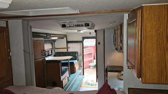 ARCTIC FOX TRUCK CAMPER in Travel Trailers & Campers in Kamloops - Image 6