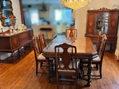 MID 1930S Dining room table with 6 chairs , Side server and hutch Table has glass top to protect it...