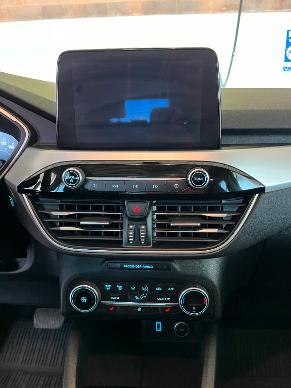 2020 Ford Escape SEL in Cars & Trucks in Hamilton - Image 4