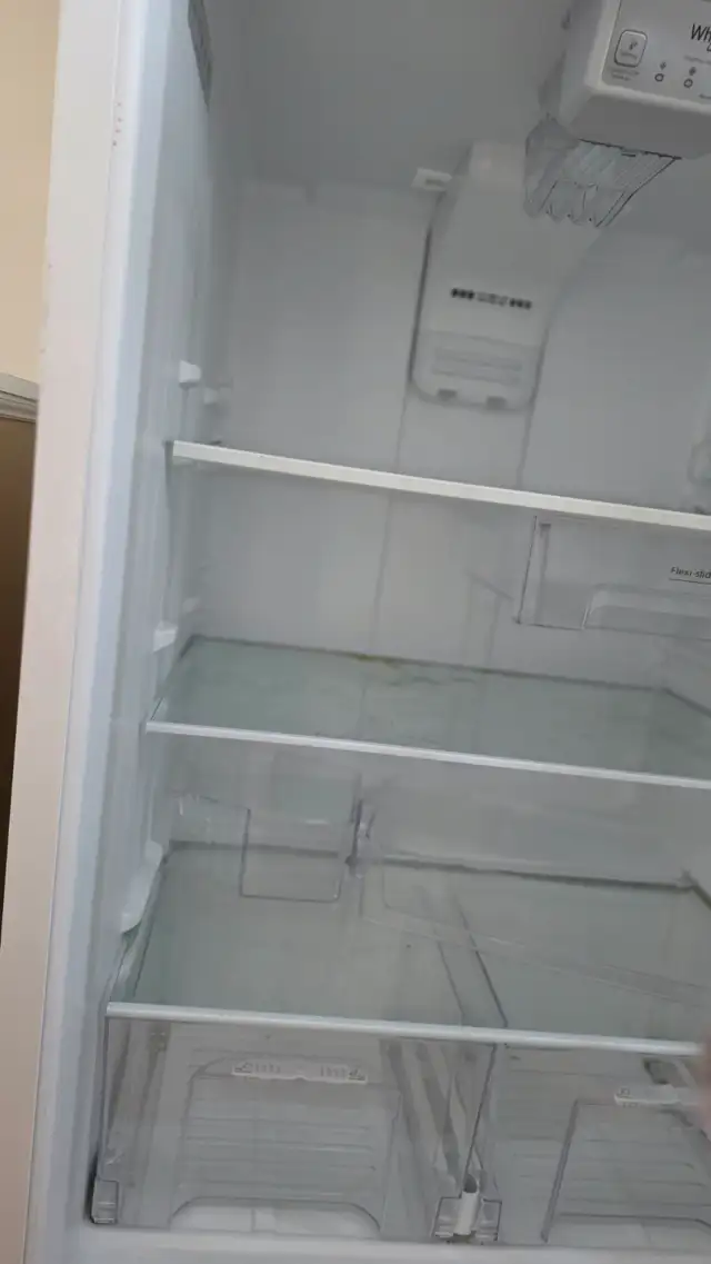 Refrigerateur Whirlpool encore sous garantie in Refrigerators in Québec City - Image 3