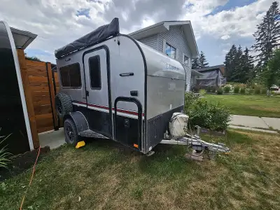 Explore the great outdoors with this Intech Explore trailer, perfect for adventurers seeking comfort...