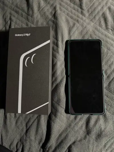 SAMSUNG GALAXY Z FLIP7 COMME NEUF, View more