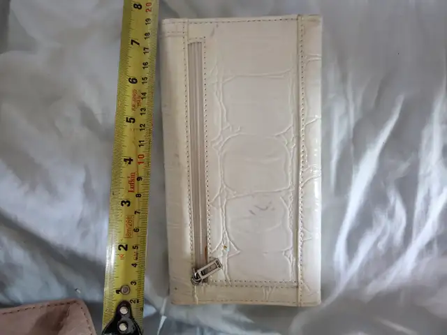 Wallet Guess in Women's - Bags & Wallets in London - Image 4