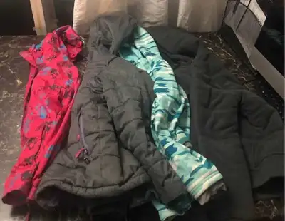 Lot de Manteaux, View more