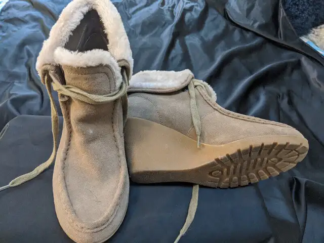 Suede ankle boots in Women's - Shoes in City of Toronto - Image 7