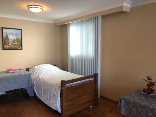 Room near Yonge/ Finch in Ontario in Canada - Image 2