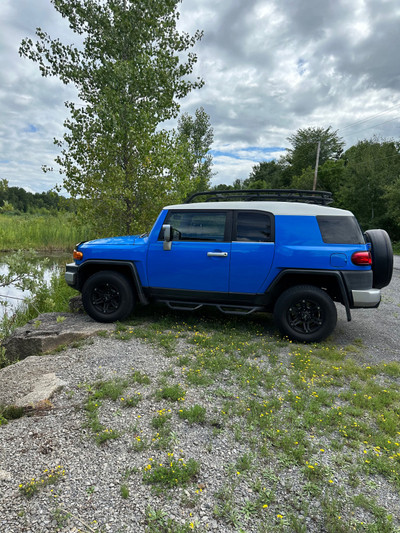 Toyota fj cruiser 2007.  12600$ 