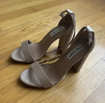 STEVE MADDEN Beige Sandals size 7, View more