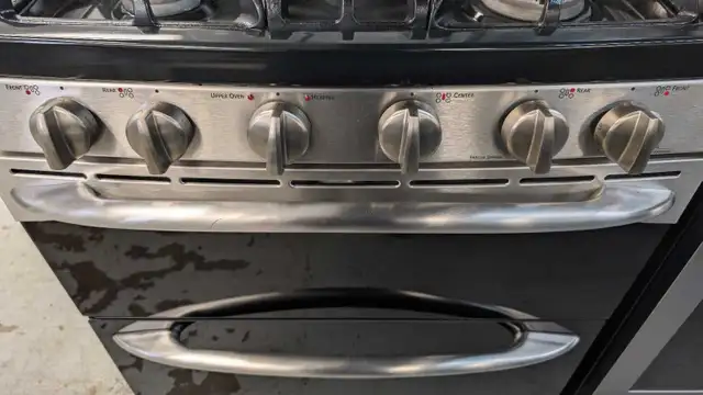 30" Full Size GE Gas Top Stove Burner Stainless Steel in Stoves, Ovens & Ranges in City of Toronto - Image 4