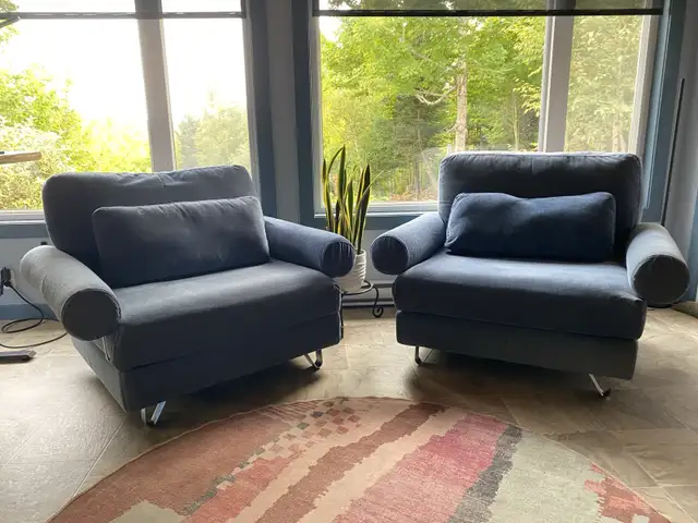 Oversized modular couch in Chairs & Recliners in Charlottetown - Image 2