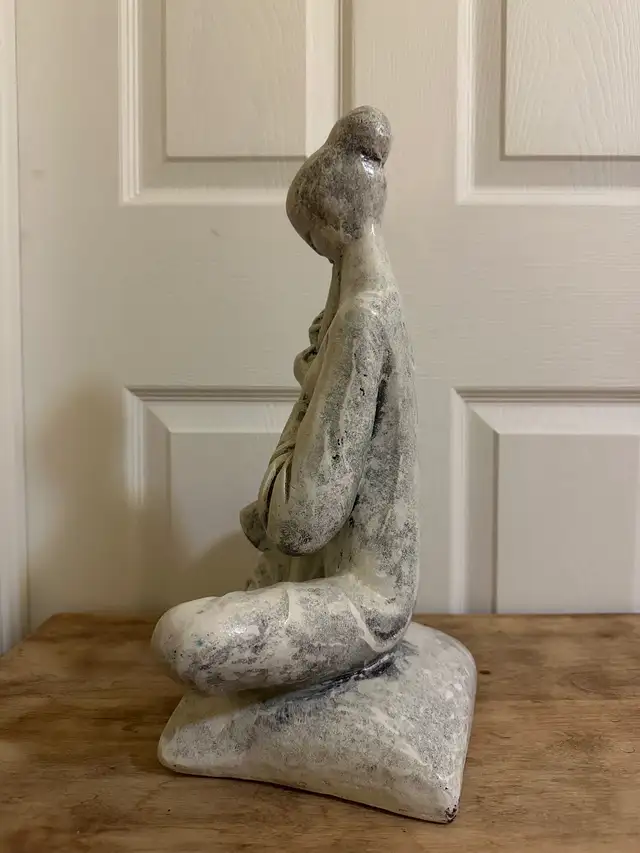 Vintage Leonardo sculpture girl with  horn musical instrument in Arts & Collectibles in City of Montréal - Image 4