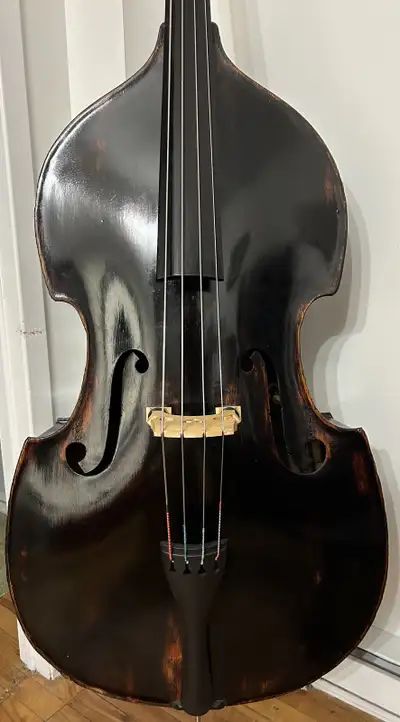 If ad’s up, it’s available. From others luthier collection. Excellent for jazz, country or orchestra...