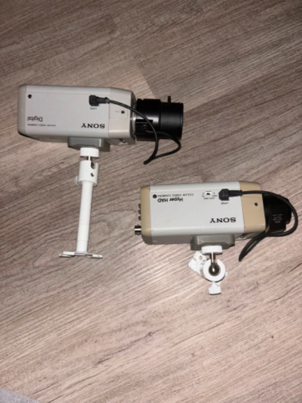 Sony Cameras in Cameras & Camcorders in Windsor Region