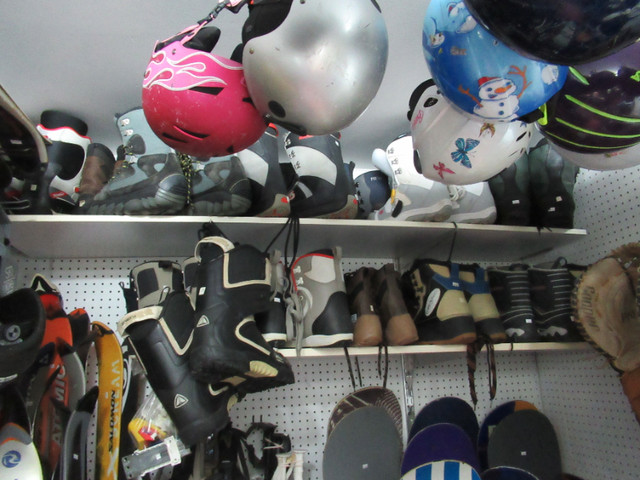Planche à neige, botte, accessoires dans Planches à neige  à Laval/Rive Nord - Image 2
