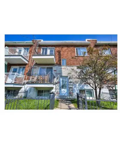41/2 à Montréal à louer haut de triplex,