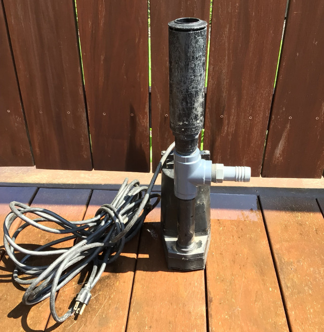 Little Giant Submersible Pump for Garden Water Feature + Foamer in Hot Tubs & Pools in Guelph - Image 4