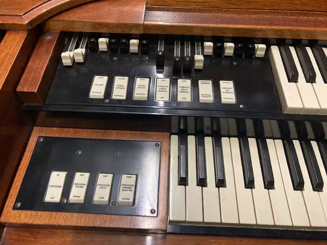 Hammond organ Hammond &  tone cabinet in Pianos & Keyboards in Calgary - Image 4