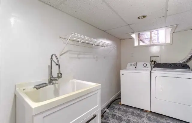 Room Large for rent for couple in Room Rentals & Roommates in City of Toronto - Image 5