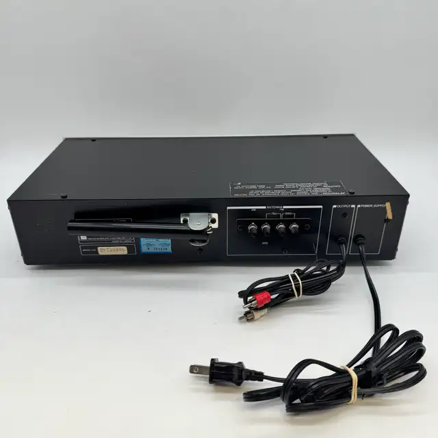 Toshiba ST-335 Vintage Stereo AM/FM Tuner in Stereo Systems & Home Theatre in City of Toronto - Image 6