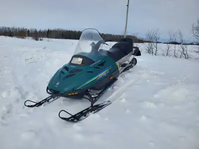 Skidoo Bombardier Rotax 380cc New seat cover New battery Electric start Heated grips and throttle Ai...