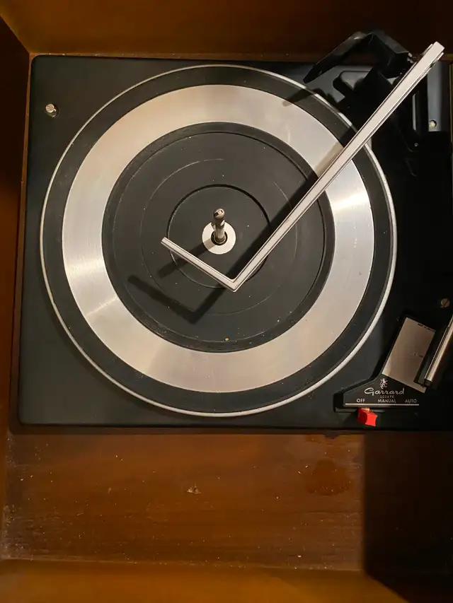 Vintage Stereo Cabinet with RCA Radio and Garrard Turntable in Stereo Systems & Home Theatre in Oakville / Halton Region - Image 5