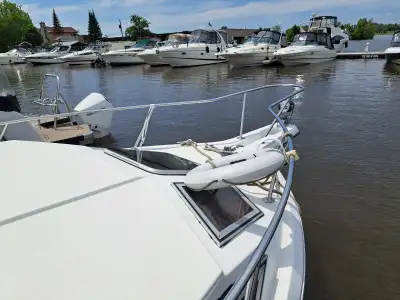 A vendre Doral Tara 24 pieds, moteur Mercruiser V6, moteur A1 tout équipé sauf réservoir d'eau, prix...