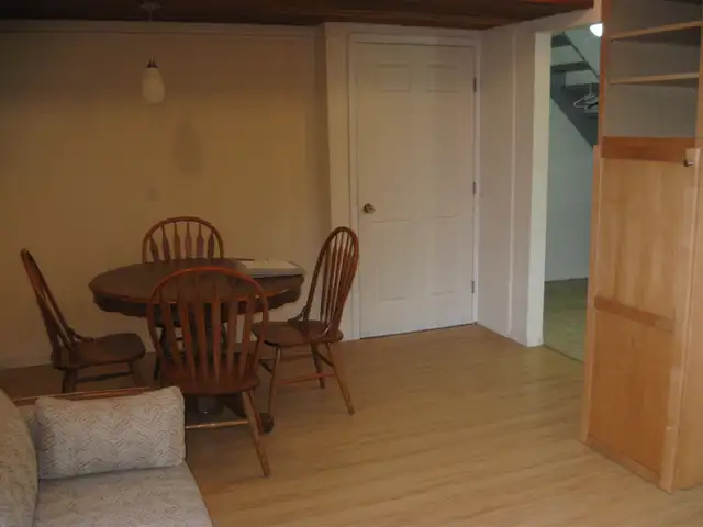 Rustic cabin for rent in Long Term Rentals in Parksville / Qualicum Beach - Image 6
