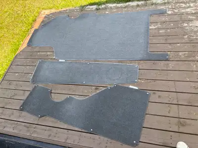 Moomba Craz Carpet Set - previous owner replace the flooring and there is very little wear. Original...