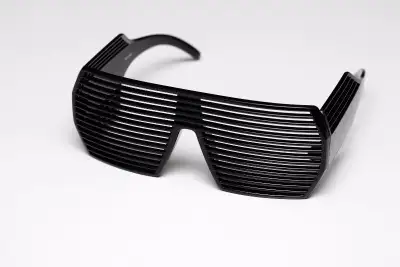 Lunette noir lignée horizontalement (neuves), View more