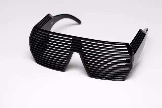 Lunette noir lignée horizontalement (neuves) in Costumes in Sherbrooke - Image 2