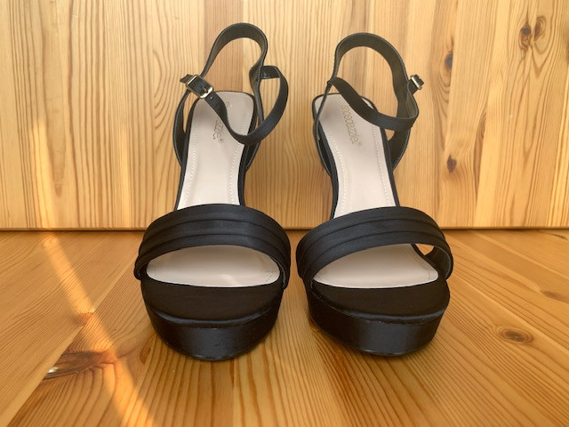 Black Platform Sandals in Women's - Shoes in Edmonton - Image 3