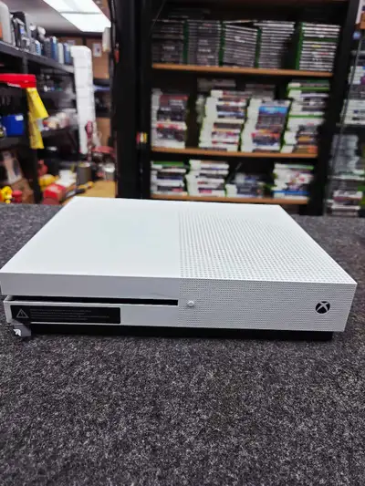 Console xbox one s + manette , View more