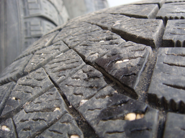 4-195 65 r15 winter tires on honda civic wheels (perelli winter) in Tires & Rims in Saskatoon - Image 4
