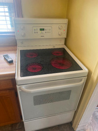 In mint condition 24 inch glass electric stove range oven