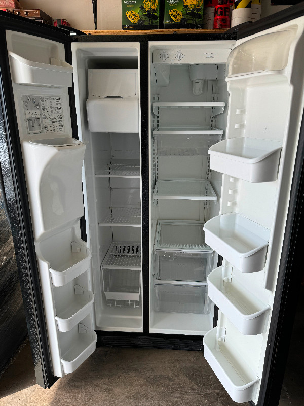 Black Refrigerator in Refrigerators in Edmonton - Image 3