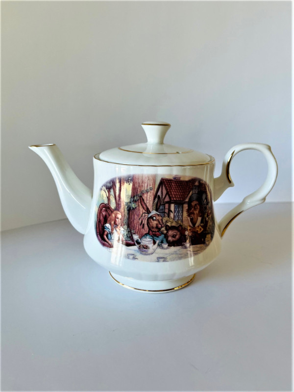 TEAPOT ALICE IN WONDERLAND MADE IN ENGLAND FINE BONE CHINA-USED in Arts & Collectibles in Edmonton