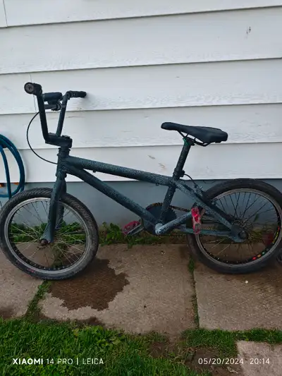 Specialized 415 hand made in California, new rear brake, two brand new tubes front and back and come...