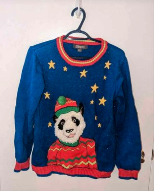 Christmas Sweater - Women's X-Large in Other in City of Toronto
