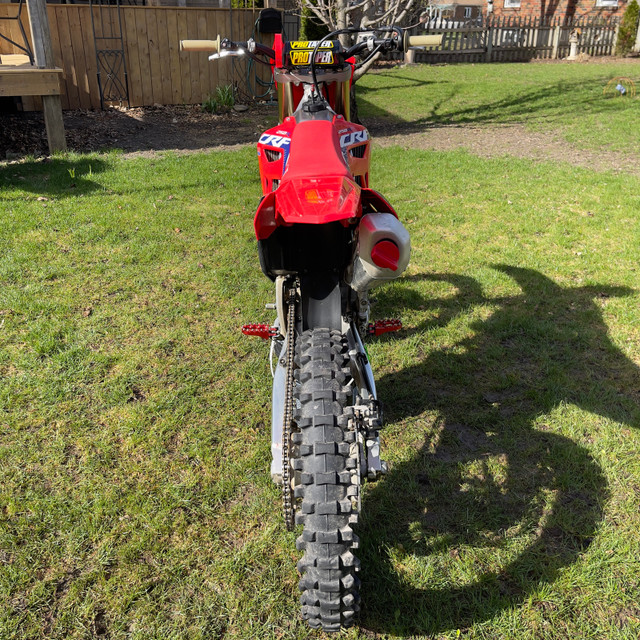 2022 HONDA CRF250R in Dirt Bikes & Motocross in Peterborough - Image 4