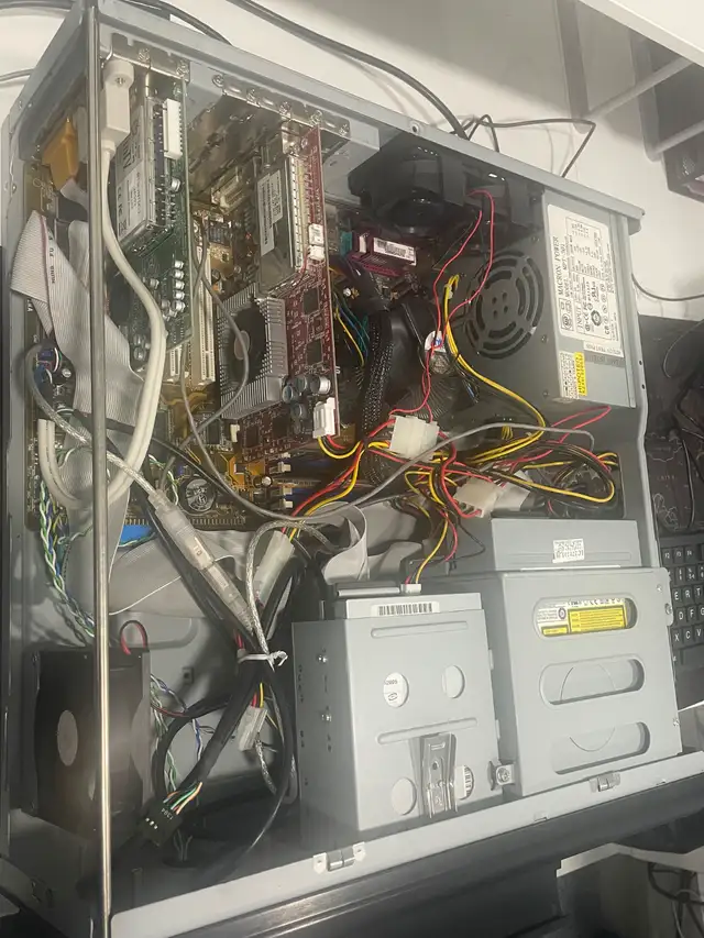 Unique Vintage Pentium 4 complete system in Desktop Computers in Mississauga / Peel Region - Image 8