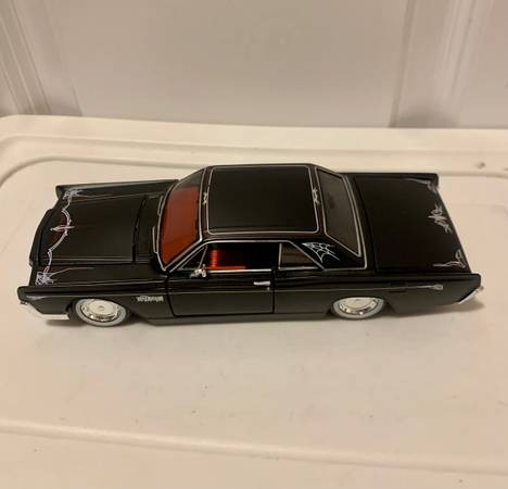 1966 LINCOLN CONTINENTAL BLACK 1:26 SCALE MAISTO PRO RODZ RARE in Arts & Collectibles in Burnaby/New Westminster - Image 2
