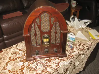Cathedral Radio Vintage