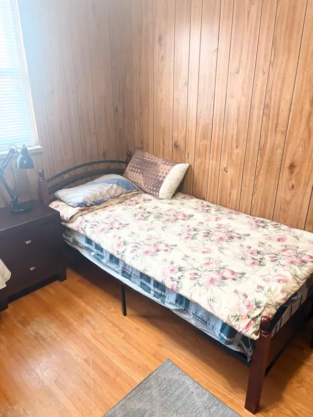 Furnished, Ground Floor Room with Private Fridge 62863329147266121