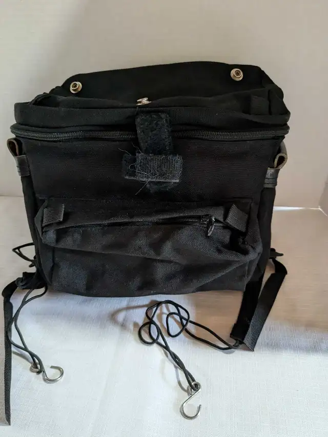 Lugger bicycle bag with reflector waterproof in Other in Charlottetown - Image 7