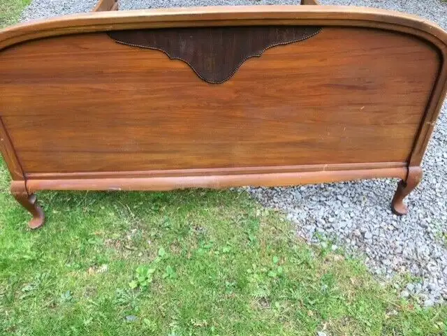 Vintage Queen Anne Style Double Bed in Beds & Mattresses in Oshawa / Durham Region - Image 3